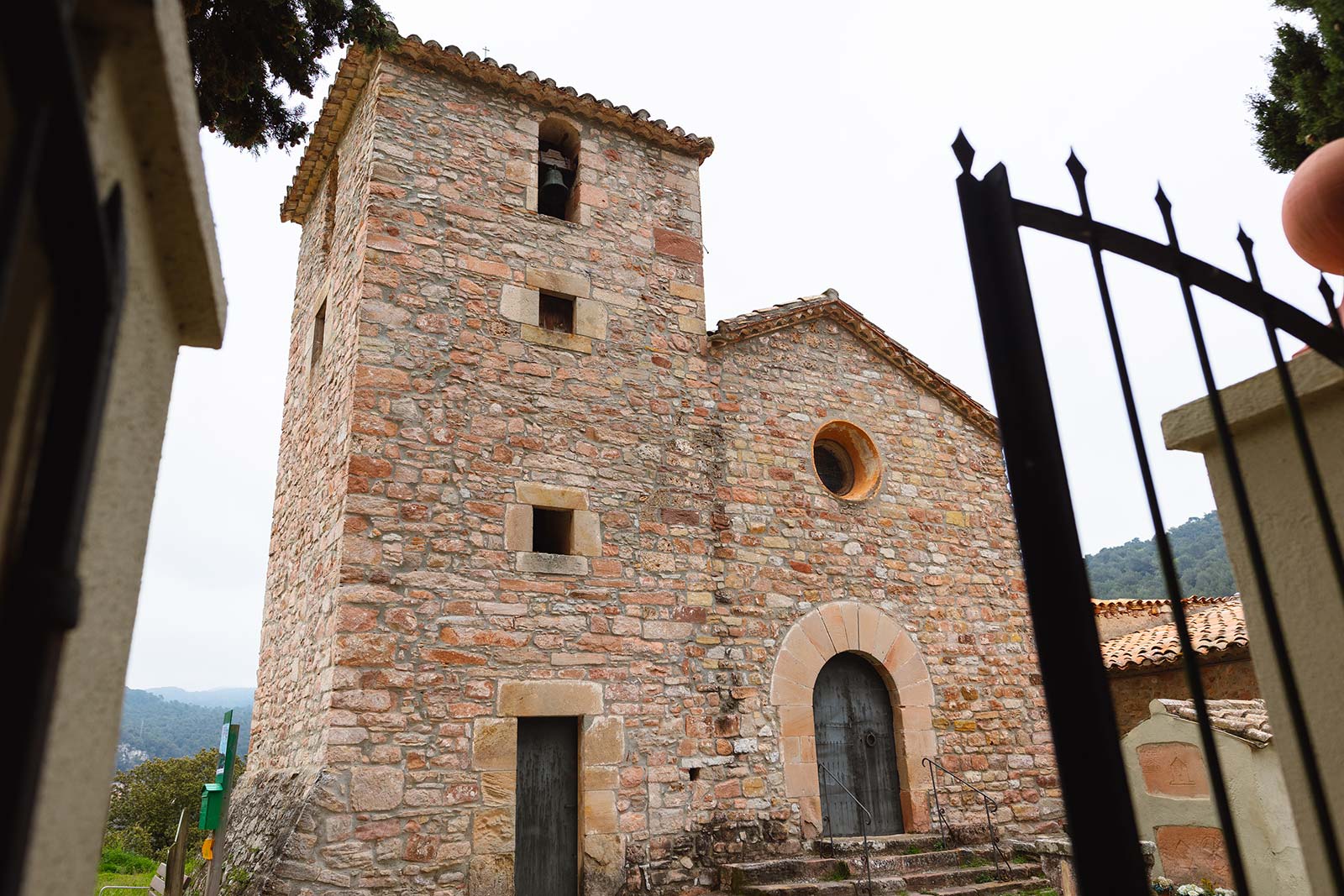 Conjunt parroquial de Sant Pere de Valldaneu