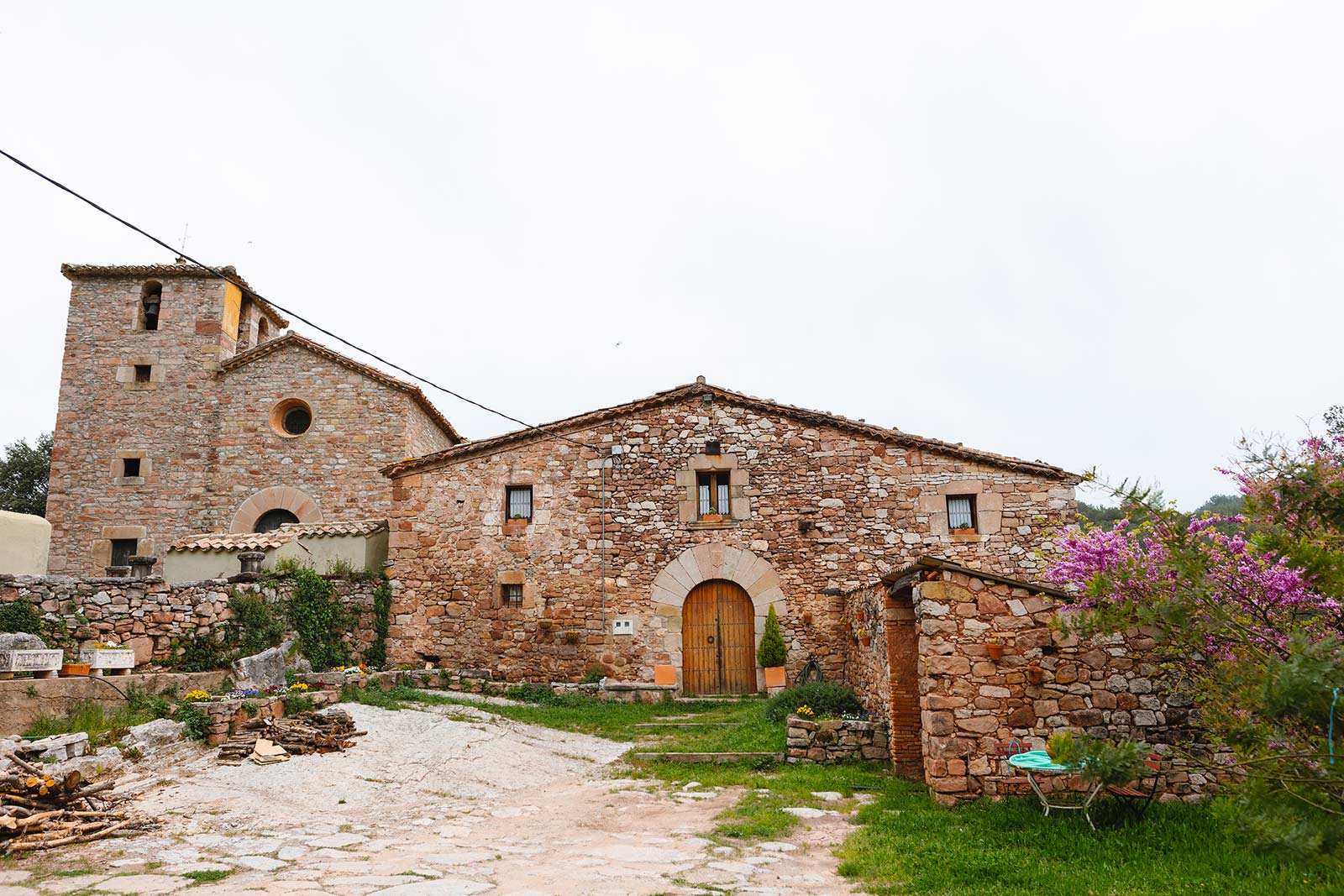 Conjunt parroquial de Sant Pere de Valldaneu