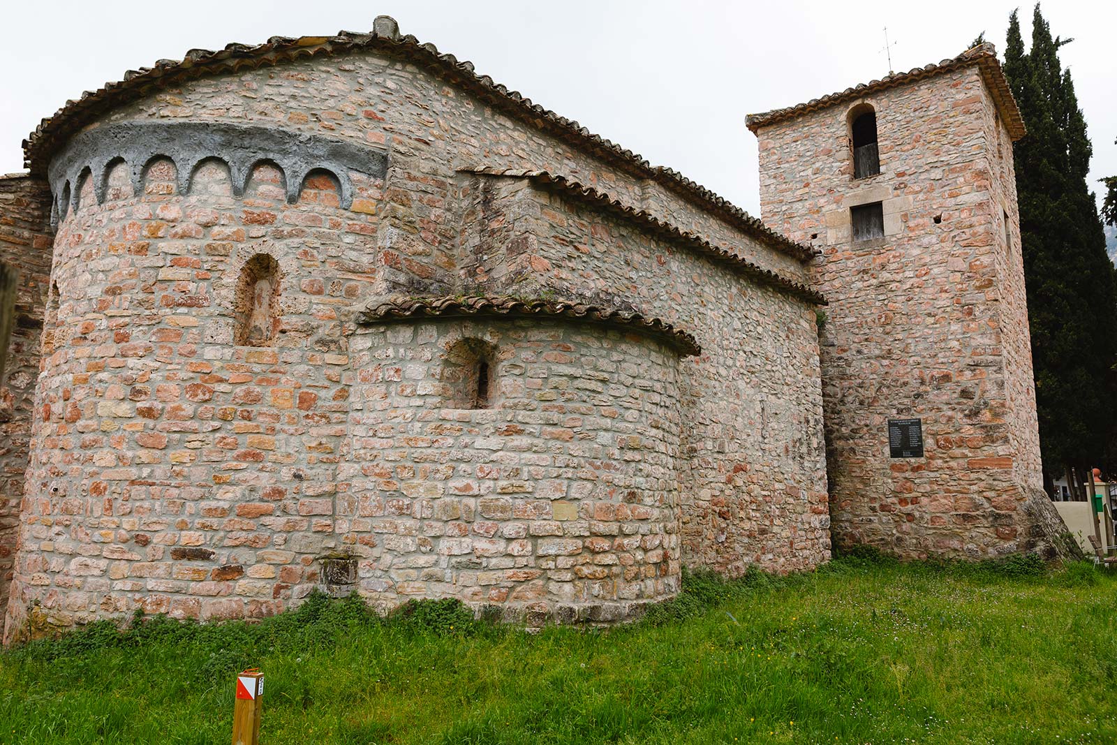 Conjunt parroquial de Sant Pere de Valldaneu